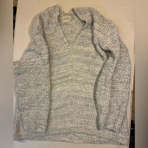 Urban Outfitters V-Neck Sweater in Gray